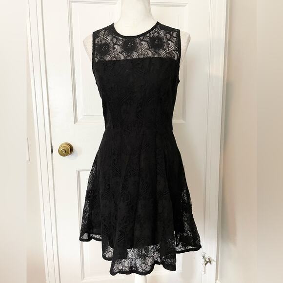Banana Republic Lace Dress - Picture 1 of 5